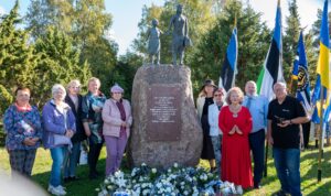 Puise monumendi juures